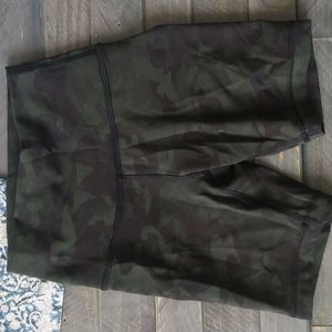 Lululemon align 6" camo bike shorts